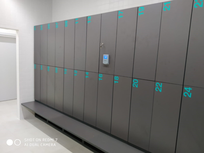 Szafki HPL S2 z ławką.jpg